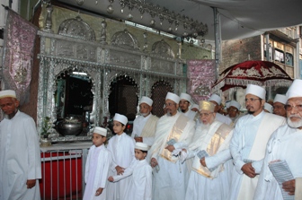 Huzoor-e-'Aali Syedna saheb (tus) sawaari nooraani at Chandi ni Sabeel